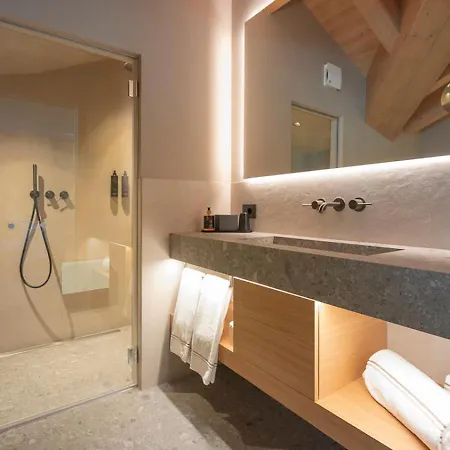 Paradise Hotel 4*