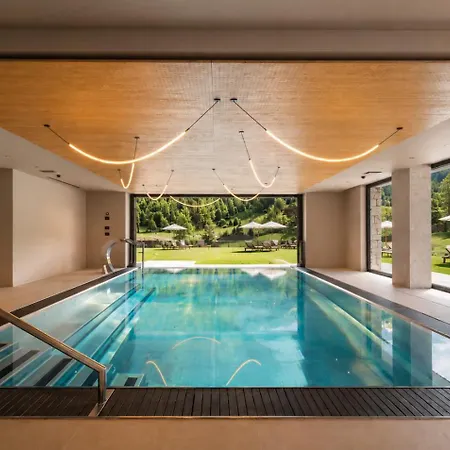 호텔 Paradise 4*
