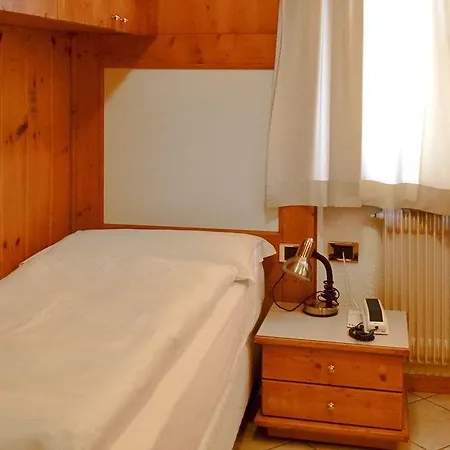 فندق Paradise 4*