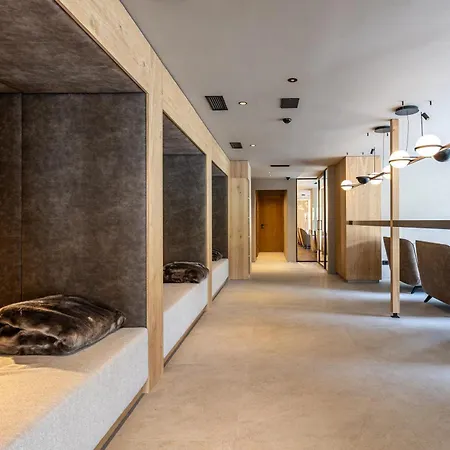 Paradise Hotel 4*